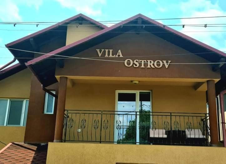 ホテルVila Ostrov Călimăneşti エクステリア 写真